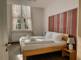 Schlafzimmer rechts EG