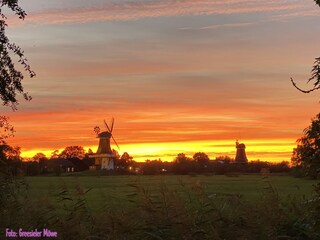 Greetsieler Mühlen beim Sonnenaufgang
