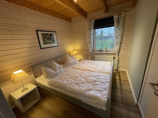 Schlafzimmer 1