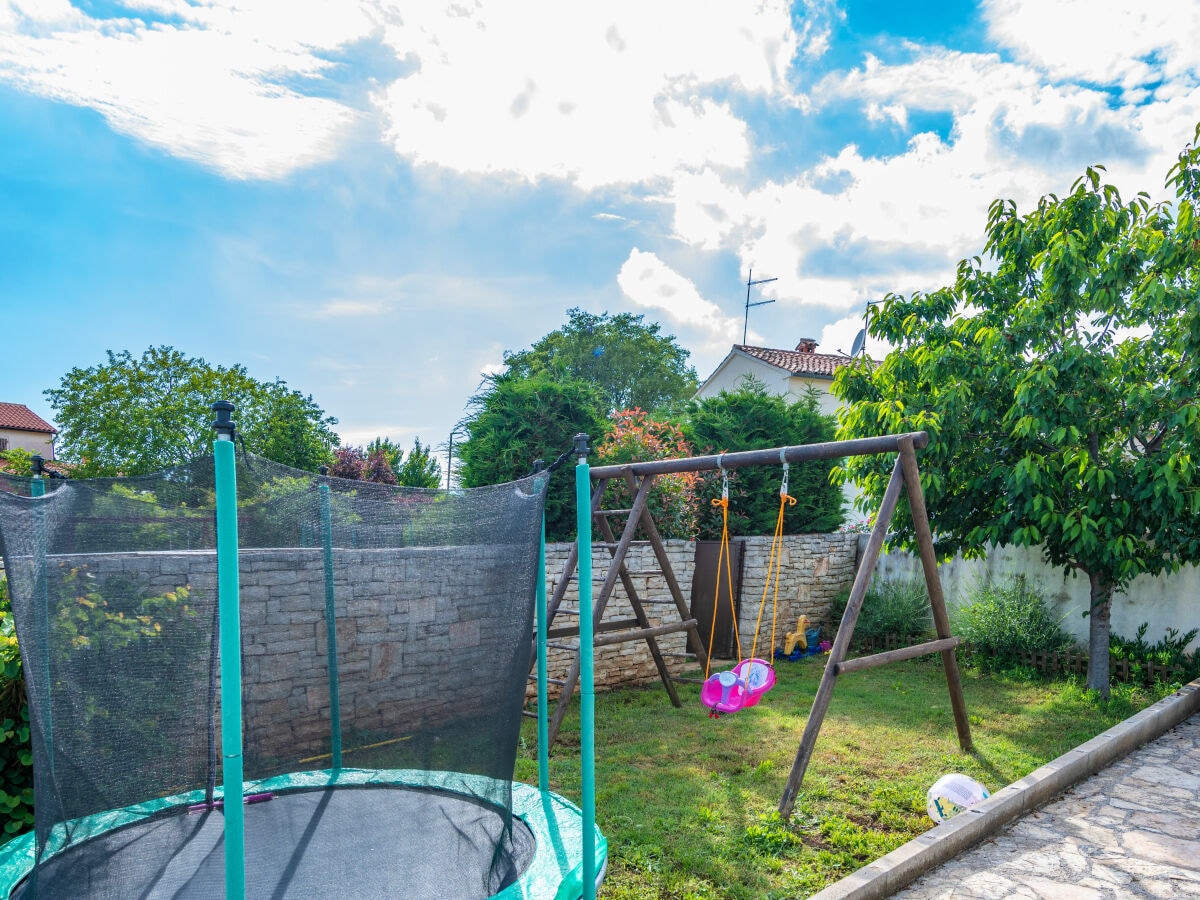 Trampolin, Schaukel und sichere Parkplätze