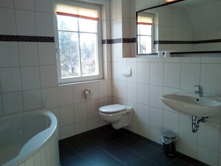 Badezimmer mit Badewanne