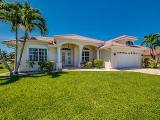 Front der Villa
