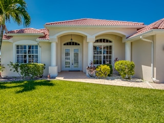Front der Villa