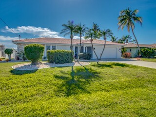 Front der Villa