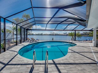 Pool mit Blick auf die 8Lakes in Südlage