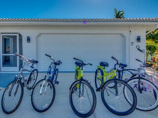 5 Fahrräder, 1 Kinderrad, 2 Kajaks, 1 Doppelsitz Kanu