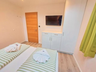 Schlafzimmer 2