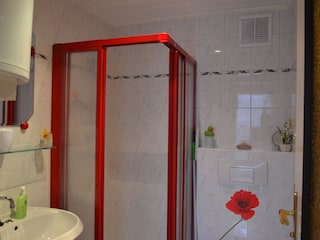 Bad Dusche, WC, WB