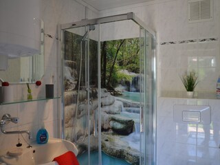 Bad mit WC, WB, und Dusche