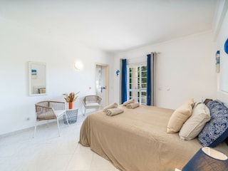Schlafzimmer mit en Suite Badezimmer