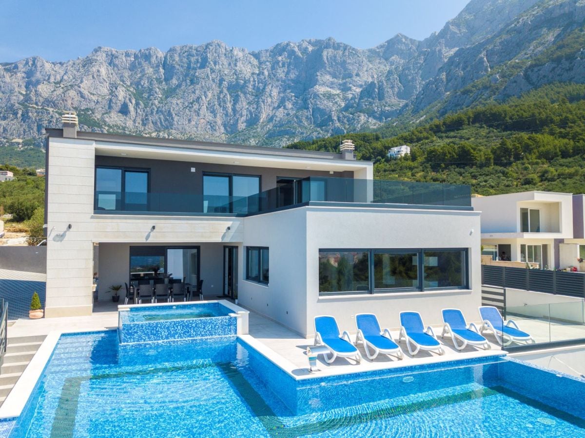 Vacation home in Makarska with pool, sea view, sauna