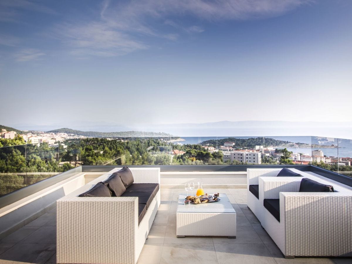 Terrasse mit blick auf das Meer