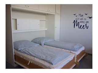 Doppelbett in der Ferienwohnung für 2 Personen am Südstrand auf Fehmarn