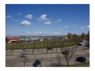 Blick in die andere Richtung des Yachthafens aus der Inselblume 65