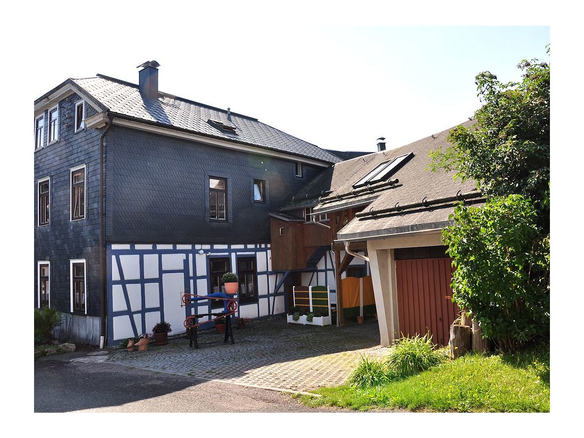 Haus mit Hof und Carport