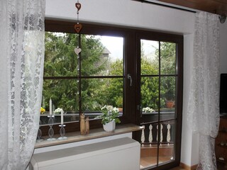 Vom Wohnzimmer geht es direkt auf Ihre Terrasse