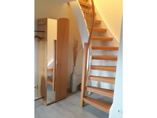 Die Treppe zu den beiden Schlafzimmern im Dachgeschoß