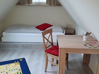 Schlafzimmer im Dachgeschoß links