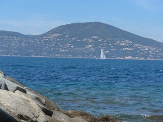 Blick von St. Tropez auf den Beauvallon