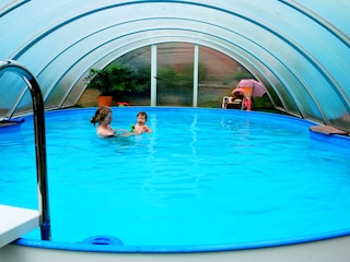 Überdachter Poolbereich