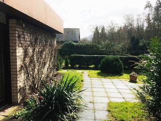 Terrasse im Frühjahr (bei Regen)