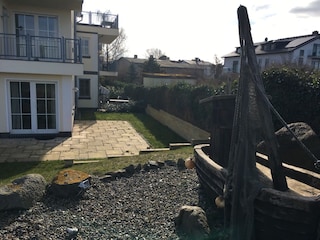 Blick auf die Terrasse (im hinteren Bereich)