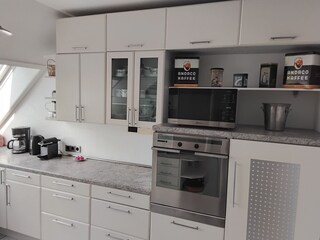 Küche mit Heissluft-Mikrowelle