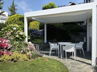 Terrasse mit Pergola