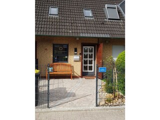 Vor dem Haus die Morgensonne geniessen