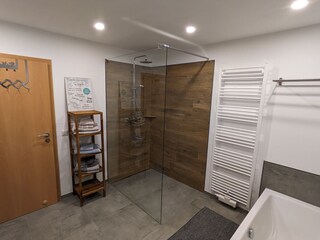 begehbare XXL-Dusche