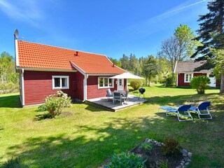 Blick aus dem Garten auf das Haus