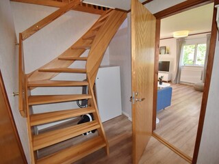 Flur mit Treppe ins Obergeschoss