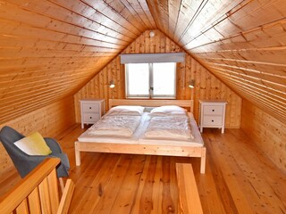 großer Schlafraum im Obergeschoss