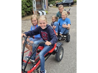Kinder auf unserem Gokart
