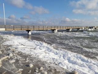 Seebrücke im Winter