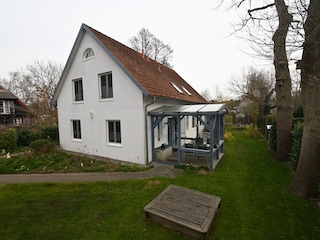 Spielwiese mit Sandkasten