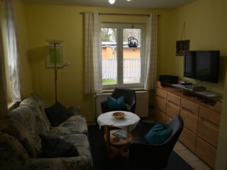 Wohnstube mit TV und Radio