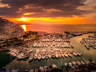 Die Marina in der Abenddämmerung