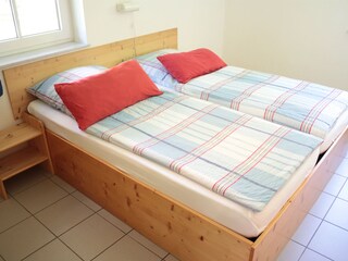 Schlafzimmer mit Doppelbett