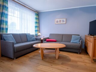 Wohnbereich mit zwei Sofas