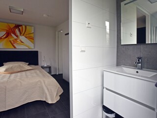 Partial view of the integrated bathroom