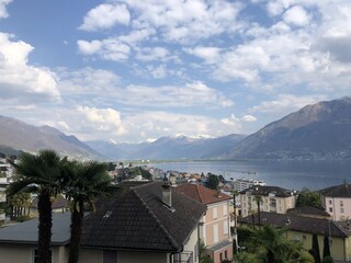 Blick von der Terrasse auf den Lago Maggiore