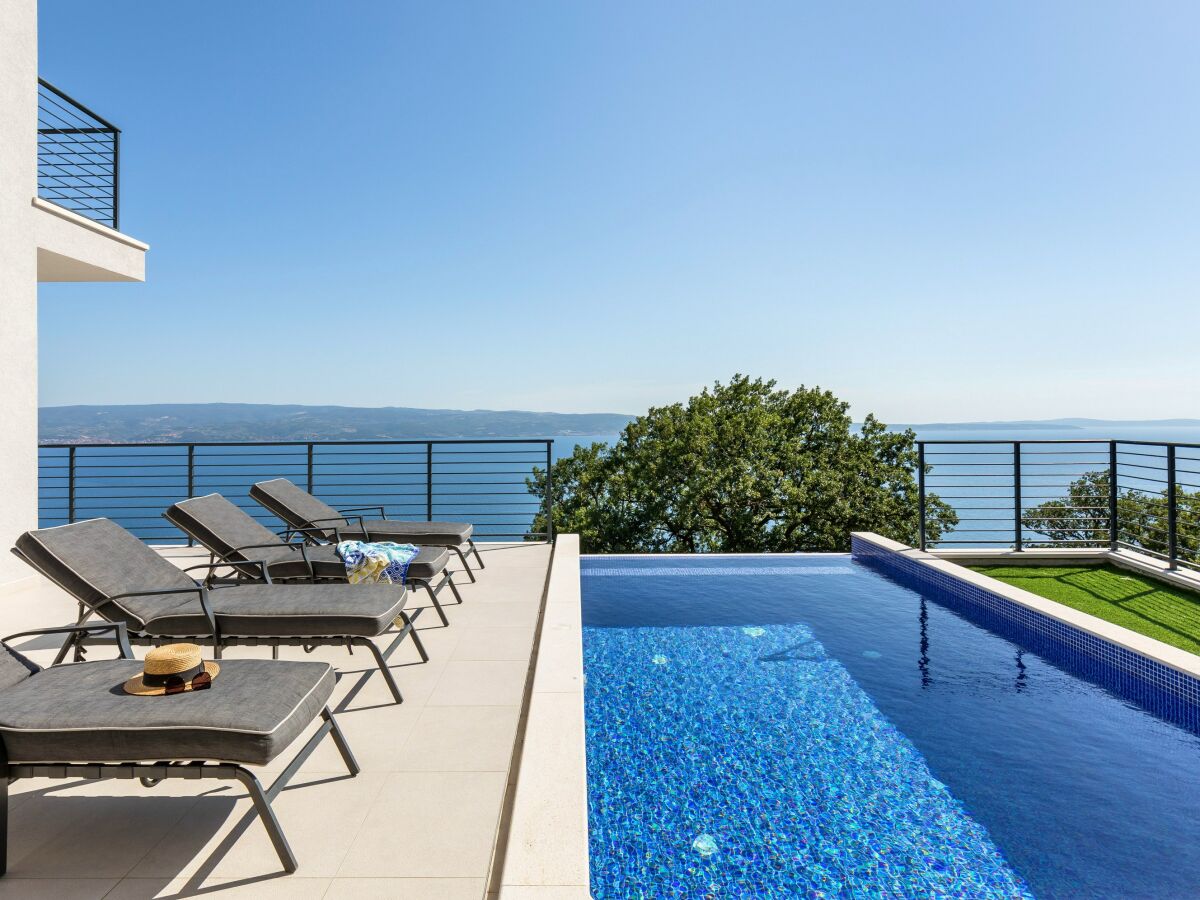 Villa Lipa with heated pool, sauna & amazing sea views