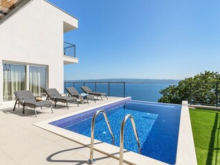Villa Lipa with heated pool, sauna & amazing sea views
