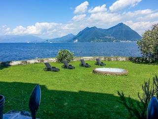 Ca. 1.200 m² großer Seegarten mit Seezugang