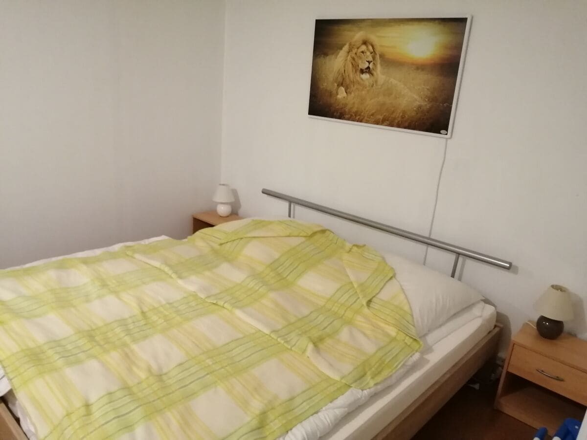 Schlafzimmer 1