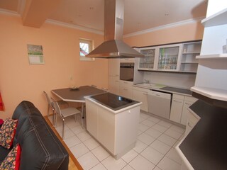 Küche mit Esstisch für 4 Personen