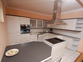 Küche mit Esstisch für 4 Personen