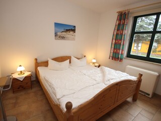 Schlafzimmer 1 mit Doppelbett