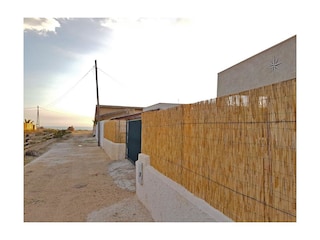 Eingangsbereich des Ferienhaus und Blick auf das Meer